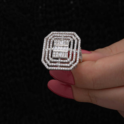 Bague en argent pour femme avec pierre baguette 