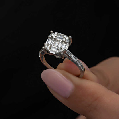 Bague en argent pour femme avec pierre baguette