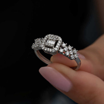 Bague en argent pour femme avec pierre baguette