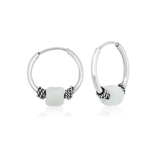Boucles d'oreilles créoles en argent avec pierre blanche