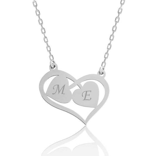 Collier en argent avec lettres personnalisées et cœurs entrelacés