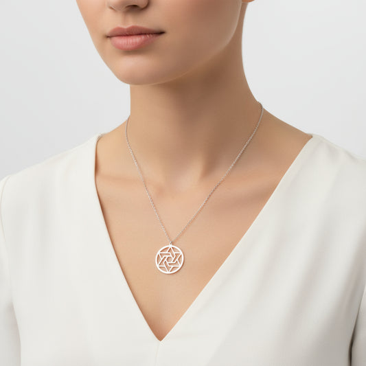 Damen-Halskette mit silbernem Kreisanhänger