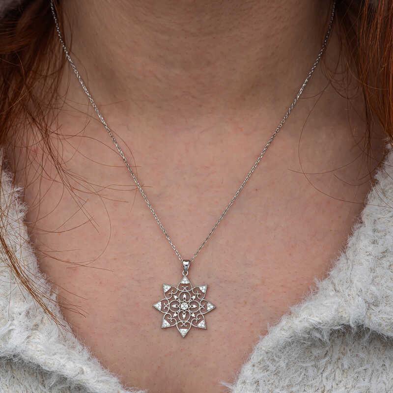 Flower Pattern Women's Silver Necklace