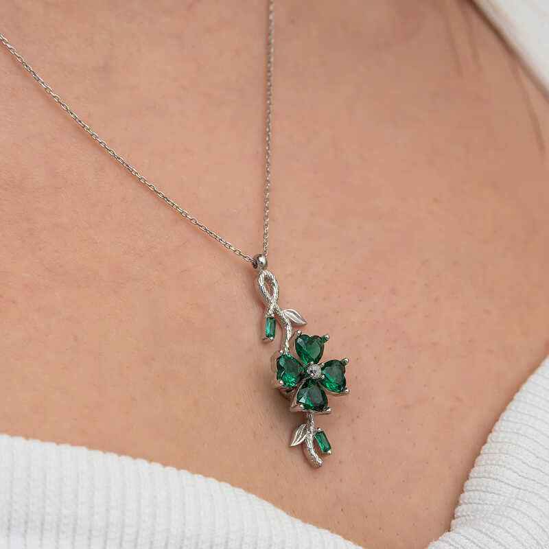 Rotating Green Clover Women's Silver Pendant