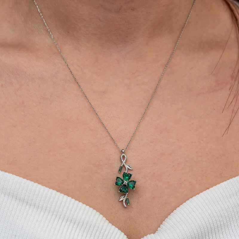 Rotating Green Clover Women's Silver Pendant