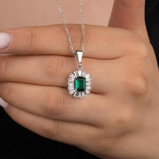 Diamond Mount Emerald Stone Women's Silver Necklace