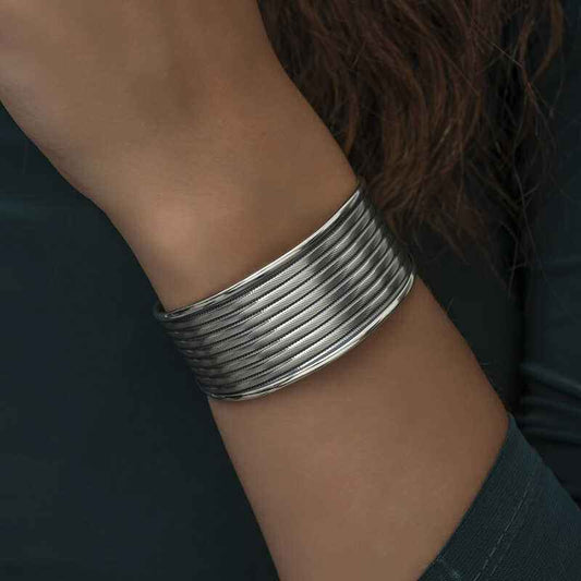 Antique Pattern Women's Silver Bangle