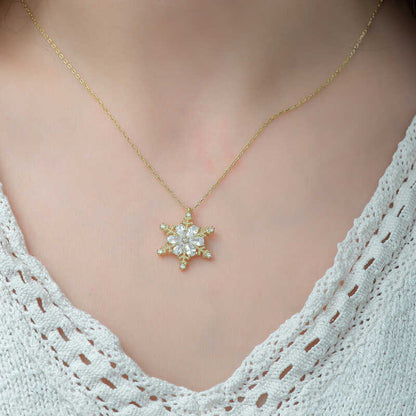 Collier en argent plaqué or pour femme avec fleur de neige