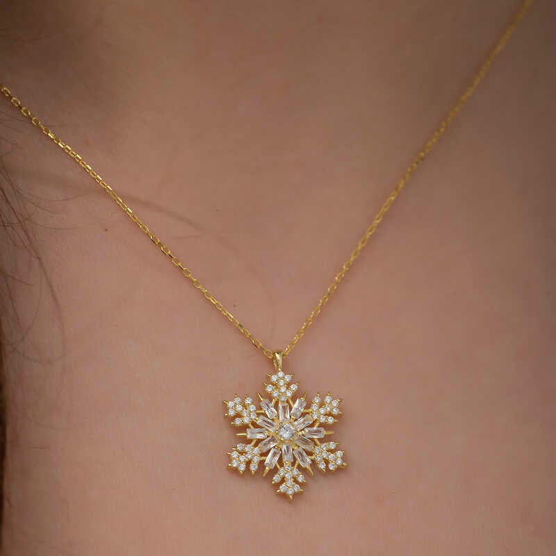 Collier en argent plaqué or avec flocon de neige