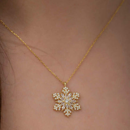 Collier en argent plaqué or avec flocon de neige