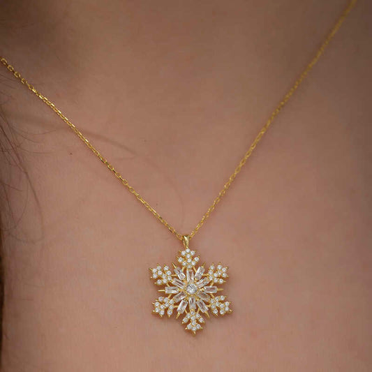 Collier en argent plaqué or avec flocon de neige