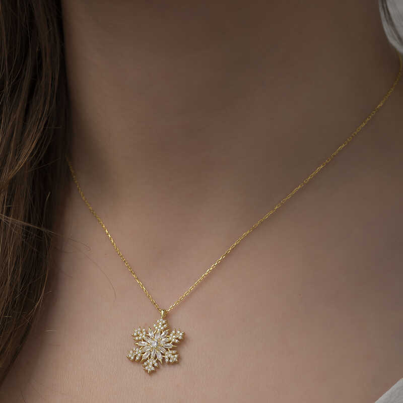Collier en argent plaqué or avec flocon de neige