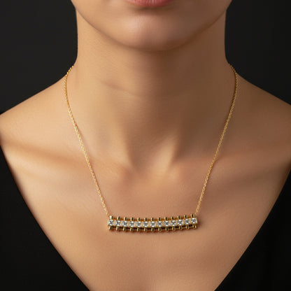 Collier en argent plaqué or avec barre carrée en zircon pour femme