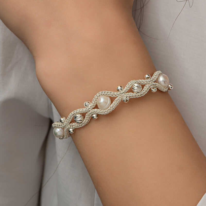 Bracelet en argent tricoté avec fil artistique Pearl Kazaz