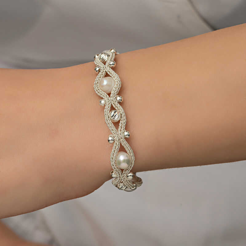 Bracelet en argent tricoté avec fil artistique Pearl Kazaz