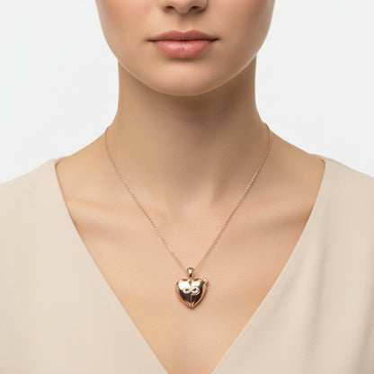 Silberne Halskette mit eingraviertem Namen und Unendlichkeitsherz