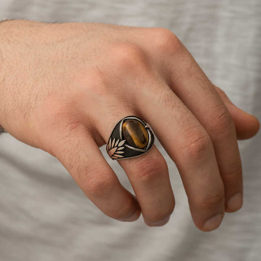 Herren-Silberring mit graviertem Tigerauge-Stein