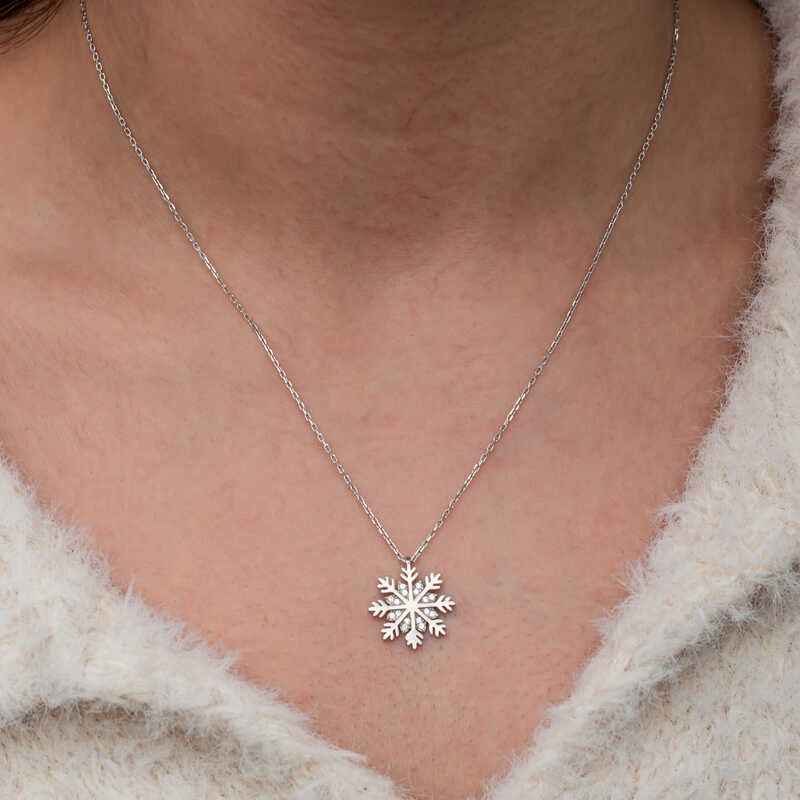 Snowflake Women's Silver Pendant