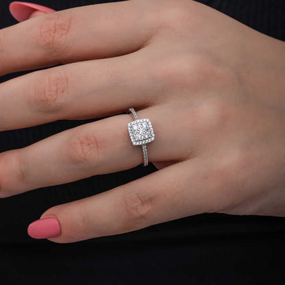 Bague en argent pour femme avec pierre de zircon carrée