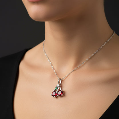 Collier en argent pour femme avec motif cerise