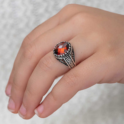 Silberner Ring für Jungen mit rotem Zirkon