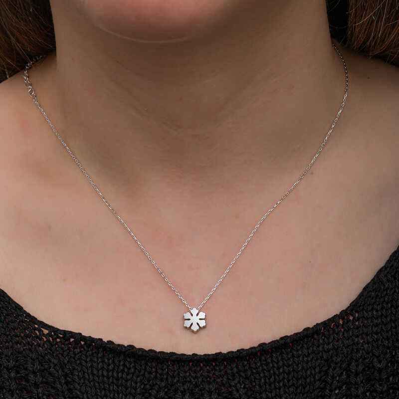 Minimal Snowflake Women's Silver Necklace