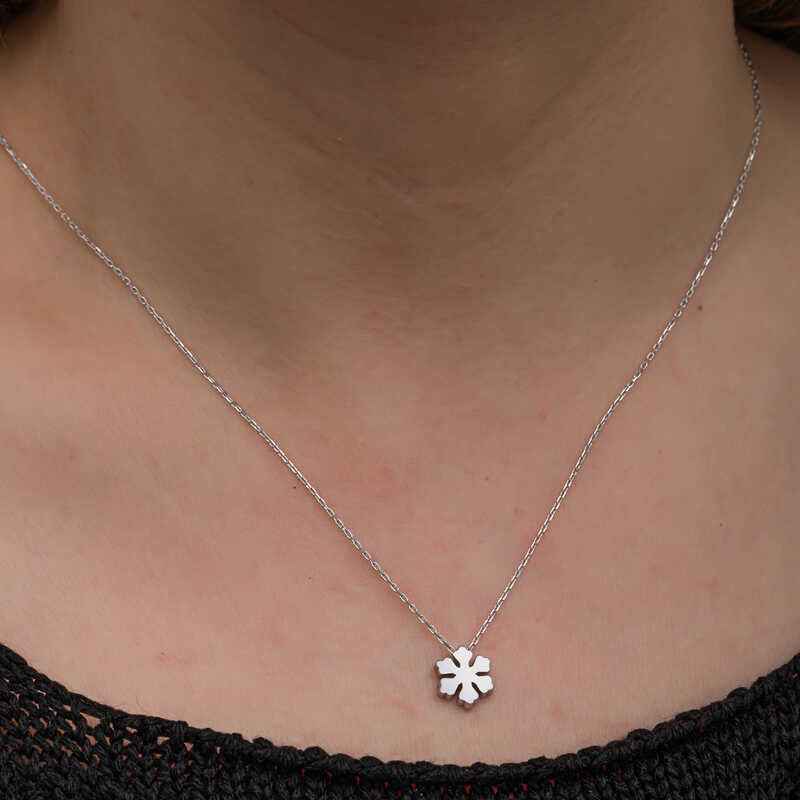 Minimal Snowflake Women's Silver Necklace