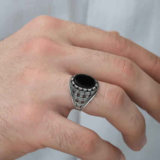 Herren-Silberring mit geflochtenem Onyx-Steinmuster