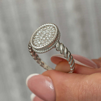 Bague en argent pour femme avec pierre de zircon ovale