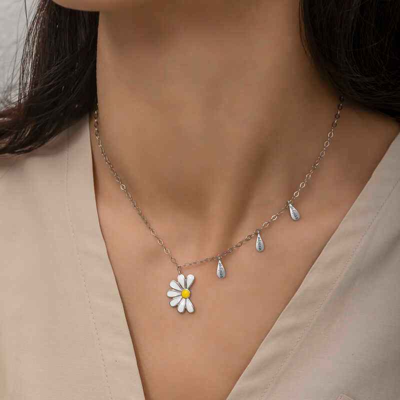 Rhodium-Plated Daisy "He Loves Me, He Loves Me Not" Women's Silver Necklace