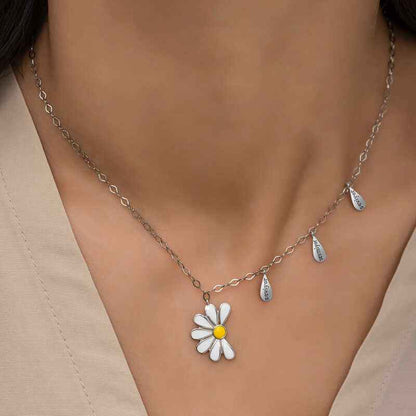 Rhodium-Plated Daisy "He Loves Me, He Loves Me Not" Women's Silver Necklace