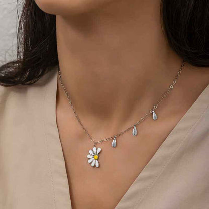 Rhodium-Plated Daisy "He Loves Me, He Loves Me Not" Women's Silver Necklace