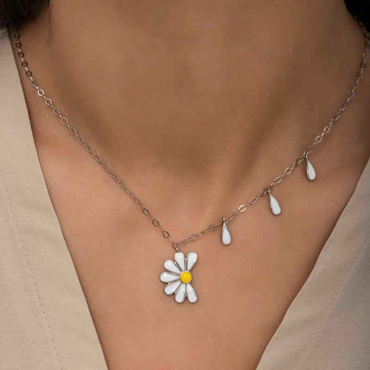Rhodium-Plated Daisy "He Loves Me, He Loves Me Not" Women's Silver Necklace