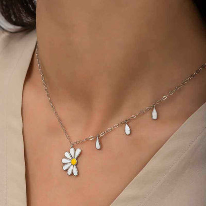 Rhodium-Plated Daisy "He Loves Me, He Loves Me Not" Women's Silver Necklace