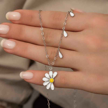 Rhodium-Plated Daisy "He Loves Me, He Loves Me Not" Women's Silver Necklace