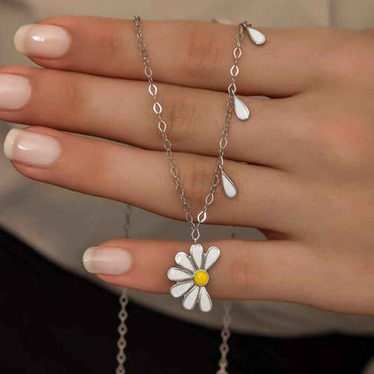 Rhodium-Plated Daisy "He Loves Me, He Loves Me Not" Women's Silver Necklace
