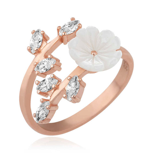 Bague en argent plaqué rose avec fleur de printemps blanche