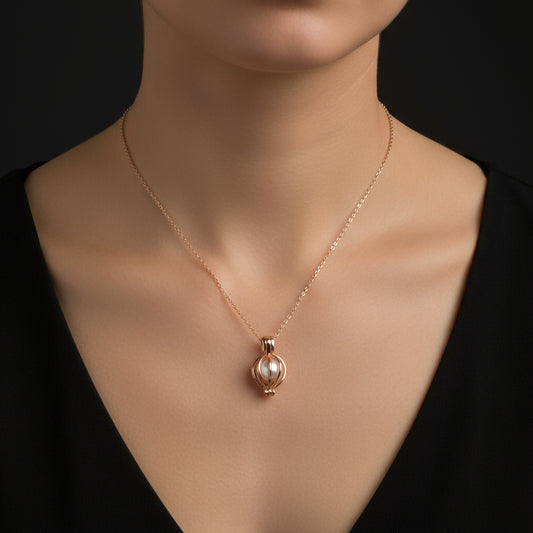 Rosévergoldete Damen-Silberkette mit weißen Perlen