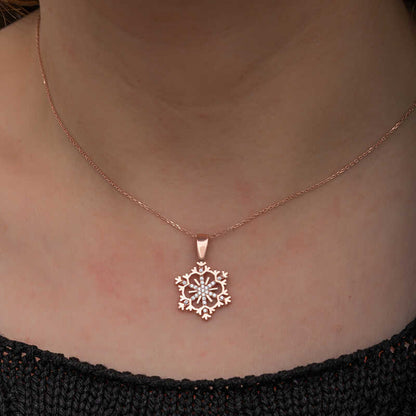 Collier en argent plaqué or rose avec flocon de neige pour femme