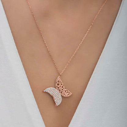 Collier en argent pour femme avec papillon rose