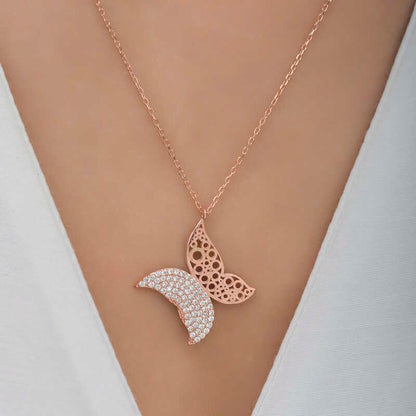 Collier en argent pour femme avec papillon rose