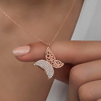 Collier en argent pour femme avec papillon rose