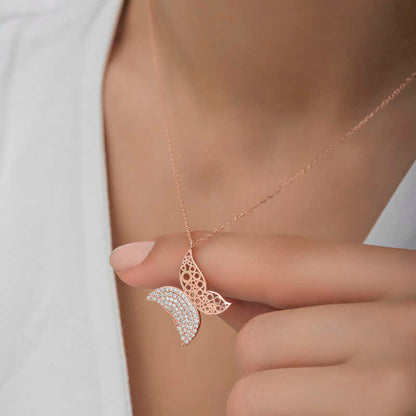Collier en argent pour femme avec papillon rose