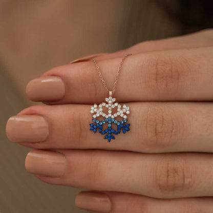 Collier en argent plaqué rose avec flocon de neige en pierre bleue