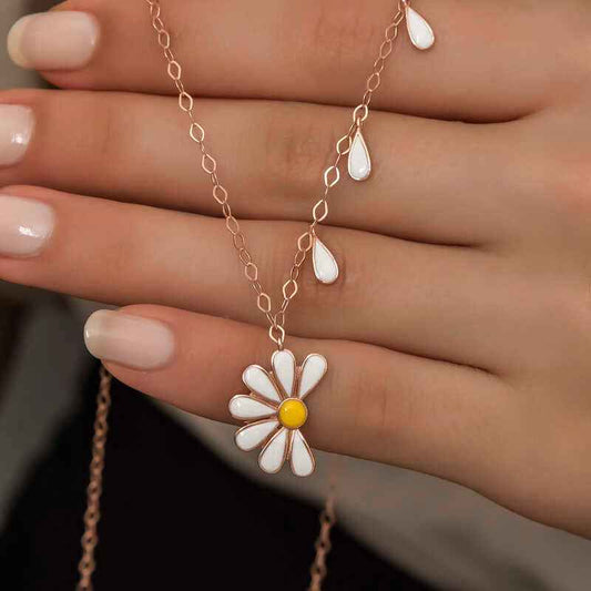 Rose Plated Daisy "He Loves Me, He Loves Me Not" Women's Silver Necklace
