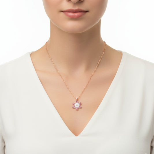 Halskette aus rosévergoldetem Silber mit rosa Lotusblüte