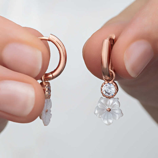 Boucles d'oreilles pendantes en argent plaqué or rose avec fleur de magnolia pour femme