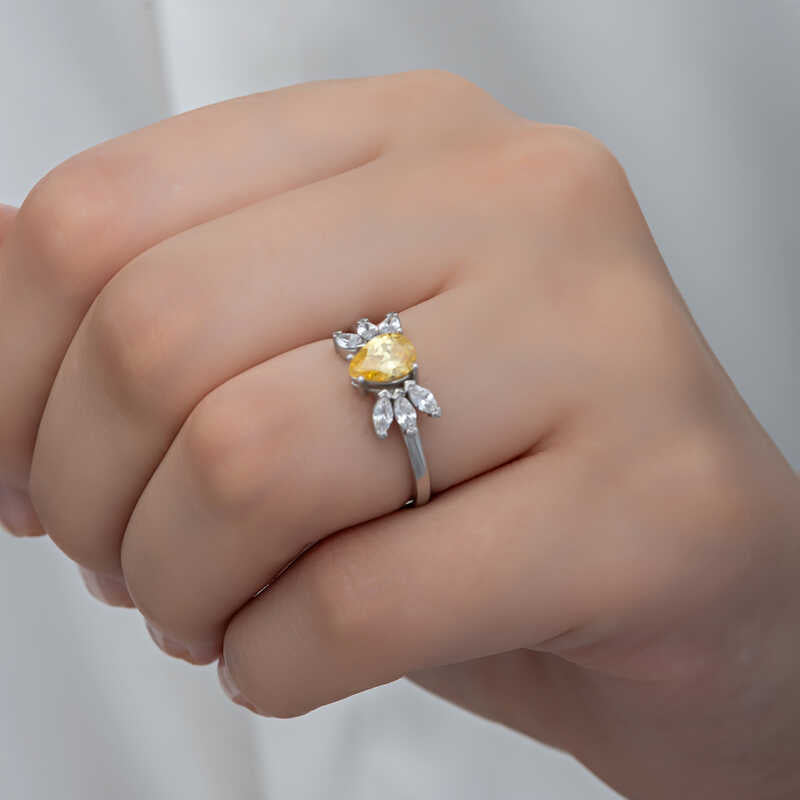 Bague en argent pour femme avec pierre de zircon jaune