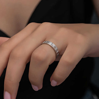 Anillo de plata para mujer con piedra baguette secuencial