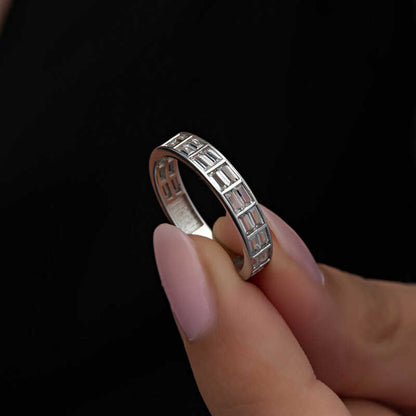Anillo de plata para mujer con piedra baguette secuencial